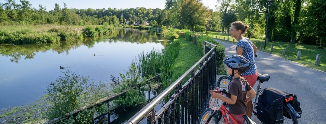 Au Domaine d'Eclusier-Vaux à vélo